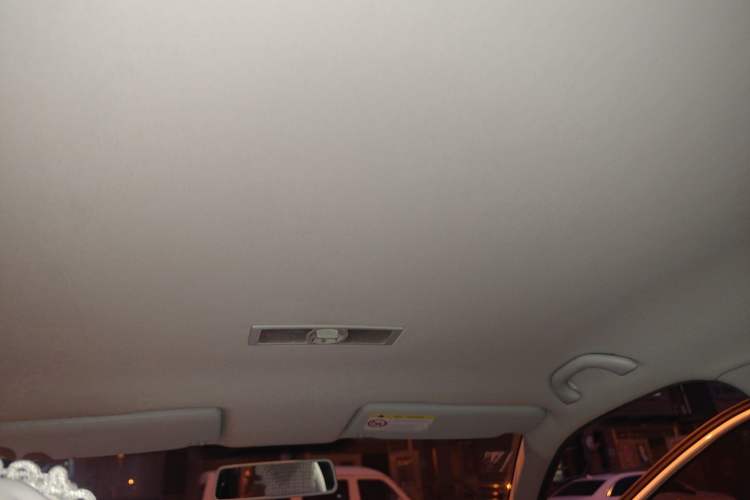 Used Volkswagen Gran Lavida 2013 1.6L Manual Fashion Model Headliner