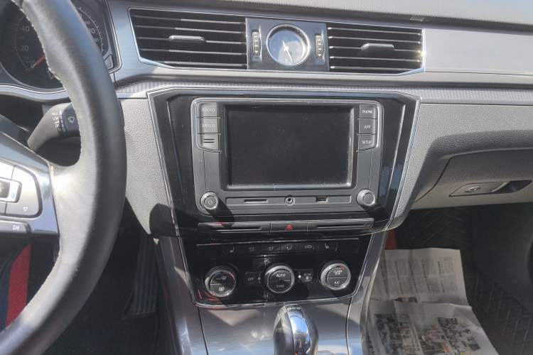 Used Volkswagen Passat 2017 330TSI DSG Luxury Edition
