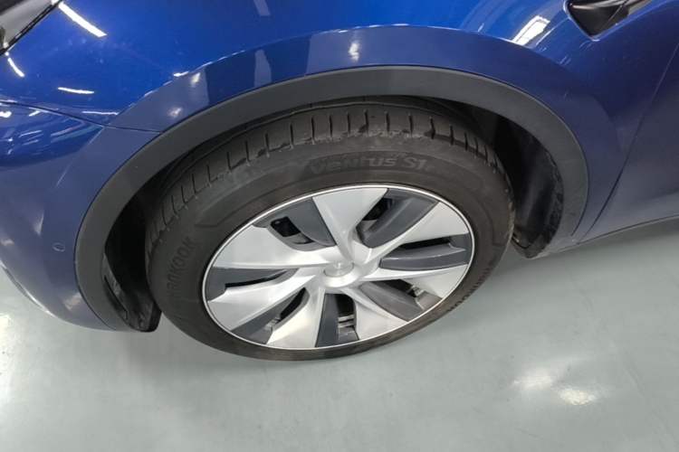 Used Tesla Model Y 2022 Long-Range All-Wheel-Drive Version