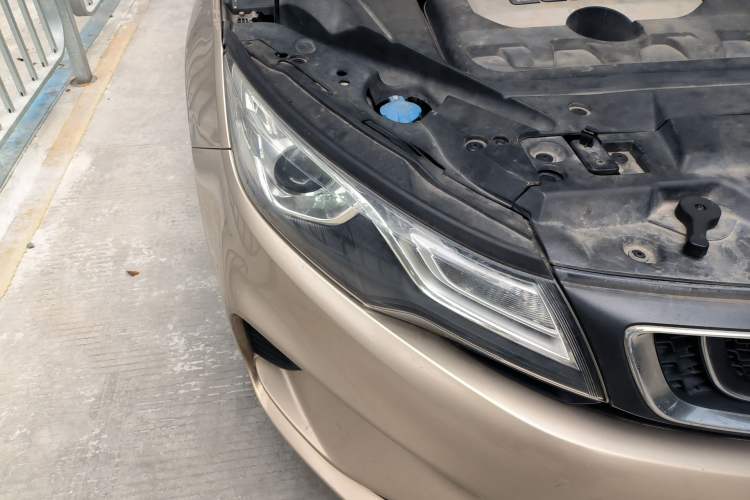 Used Geely Auto Emgrand GL 2018 1.8L DCT Elite Smart Connectivity Version Right Front Headlight