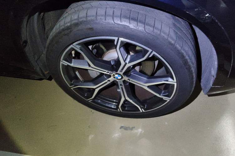 Used BMW X5 2023 xDrive 30Li Luxury M Sport Package
