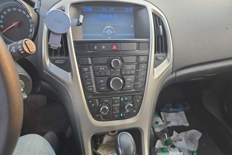 Used Buick GT 2013 XT 1.6L Automatic Fashion Edition Audio And AC Panel