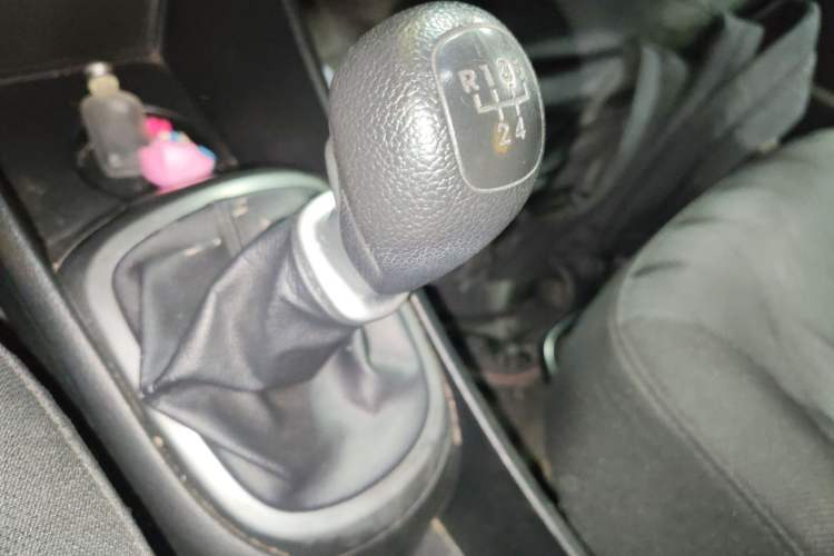 Used Kia K2 2015 Sedan 1.4L MT GLS Gear Lever