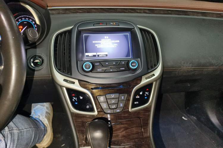 Used Buick LaCrosse 2013 2.4L SIDI Elite Comfort Version Audio And AC Panel