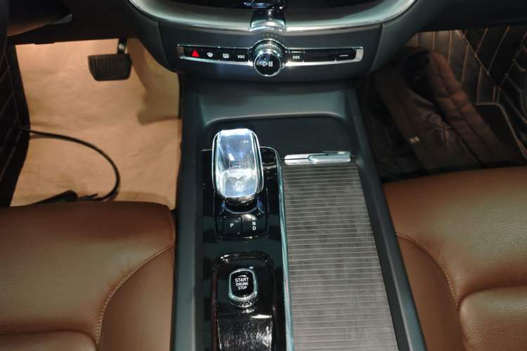 Used Volvo XC60 2024 B5 4x4 Smart Luxury Edition
