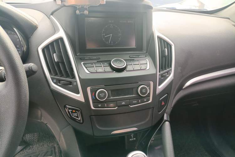 Used Dongfeng Aeolus AX7 2016 1.4T Manual Zhuyue Model Audio And AC Panel