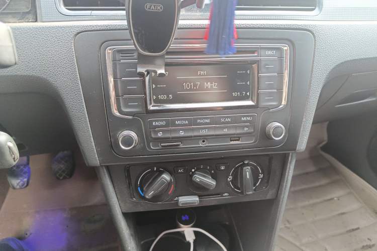 Used Volkswagen Santana 2013 1.4L Manual Fashion Edition
