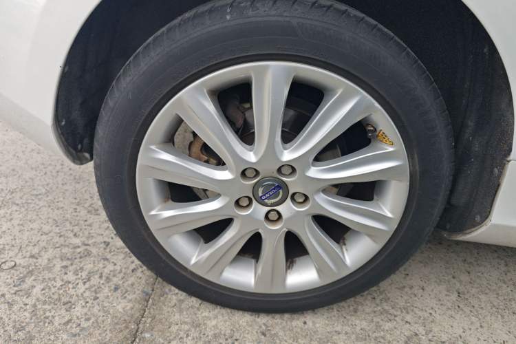 Used Volvo V40 2015 1.6T Zhiyi Edition
