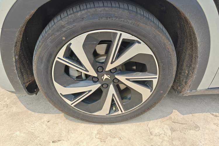 Used ARCFOX Alpha S 2022 525S 160kW Left Front Wheel Hub