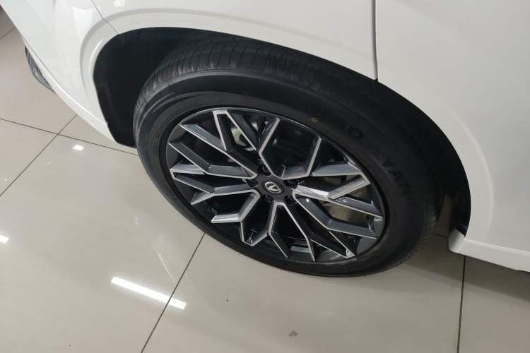 Used CHANGAN UNI-Z 2025 1.5T Luxury Version Right Rear Wheel Hub
