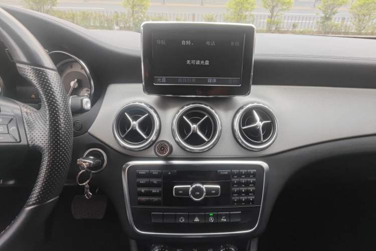 Used Mercedes-Benz GLA 2015 GLA 200 Fashion Model Audio And AC Panel