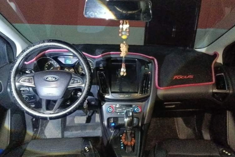 Used Ford Focus 2015 Hatchback 1.6L Automatic Fashion Edition
