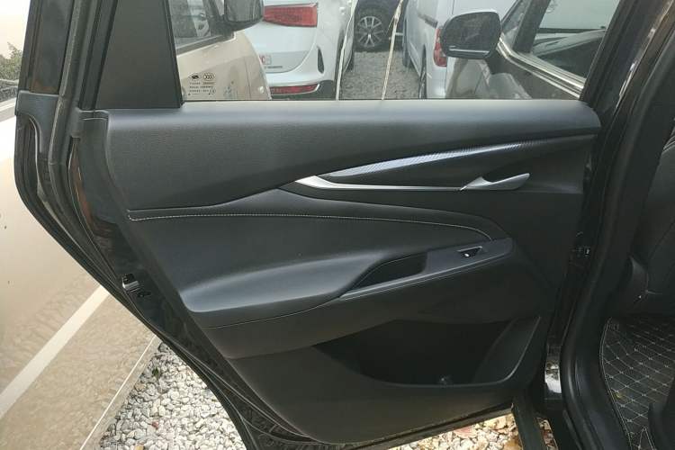 Used SAIC MAXUS EUNIQ 5 2020 1.3T PLUG-IN Elite Edition
