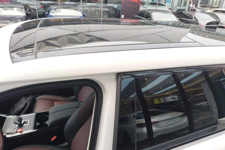 Used Land Rover Range Evoque 2026 Model Range Rover Velar L SE
