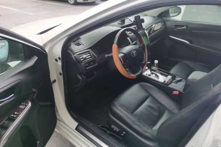 Used Toyota Camry 2015 2.0G Premier Edition
