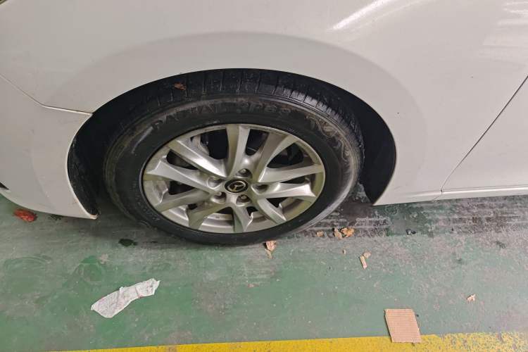 Used Mazda 3 Axela 2016 Sedan 1.5L Automatic Comfort Model
