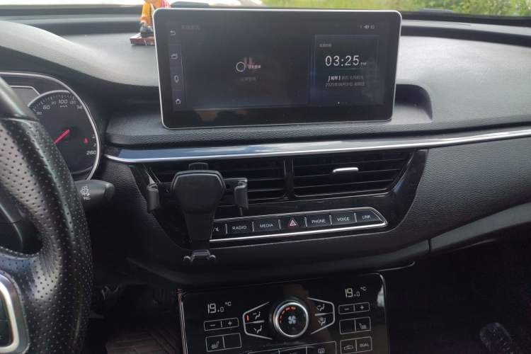 Used Hongqi H5 2019 30TD Smart Connect Dynamic Edition Audio And AC Panel