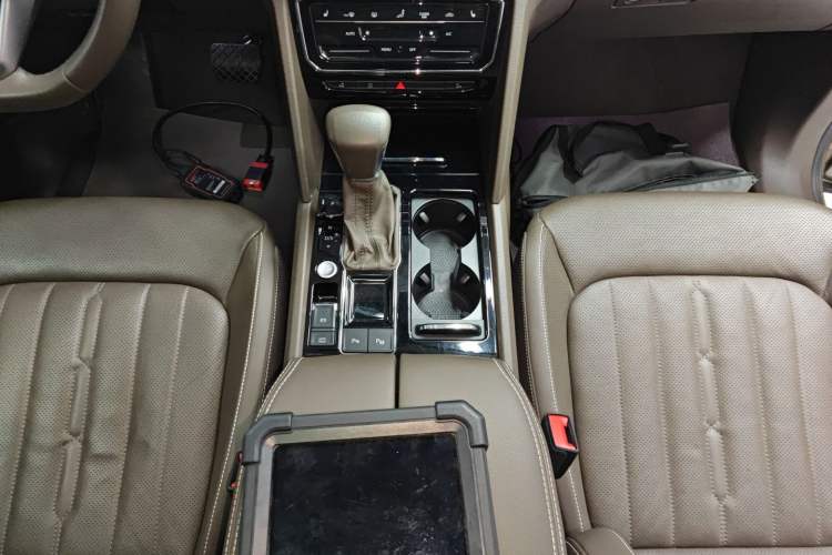 Used Volkswagen Viloran 2020 330TSI Luxury Edition Gear Lever