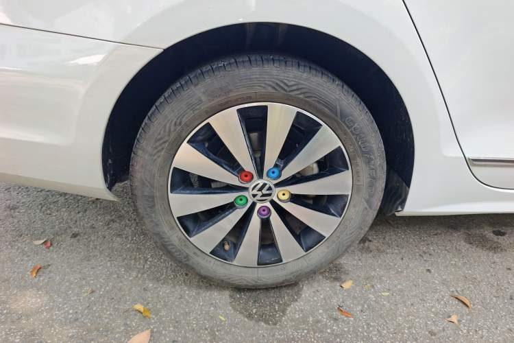 Used Volkswagen Sagitar 2018 1.6L Automatic Comfort Model Right Rear Wheel Hub