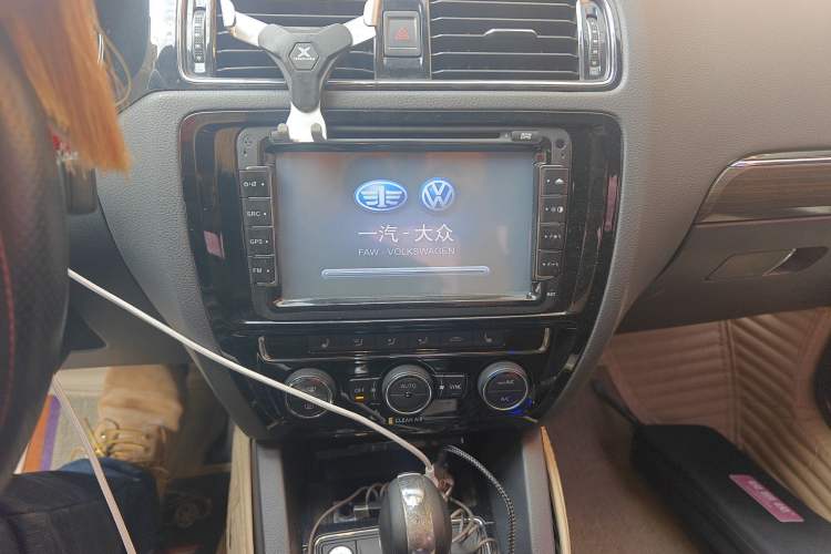 Used Volkswagen Sagitar 2015 230TSI Automatic Luxury Model
