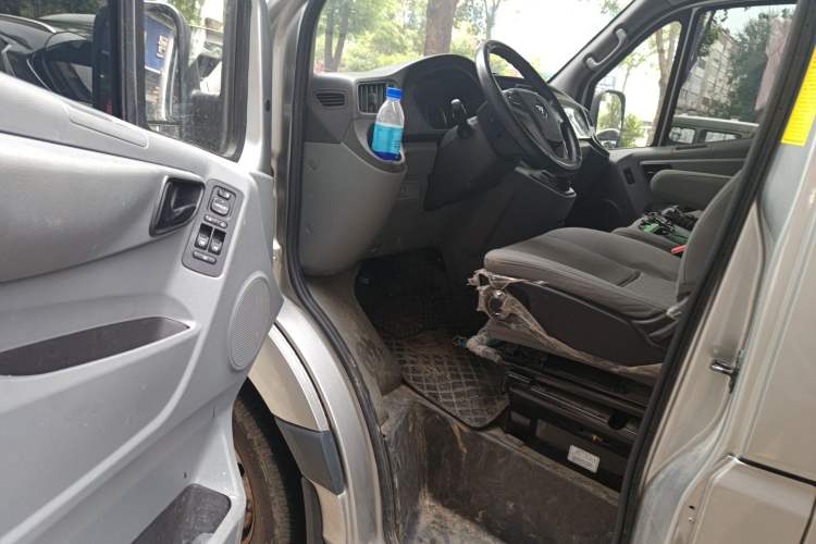 Used Foton Toano 2023 2.0T Automatic Urban Edition Short Wheelbase Mid-Height Design with Single Rear Tire—Available in 5/6/9-Seater Configurations
