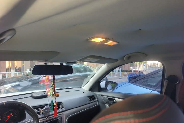 Used Volkswagen Gran Lavida 2013 1.6L Automatic Fashion Model