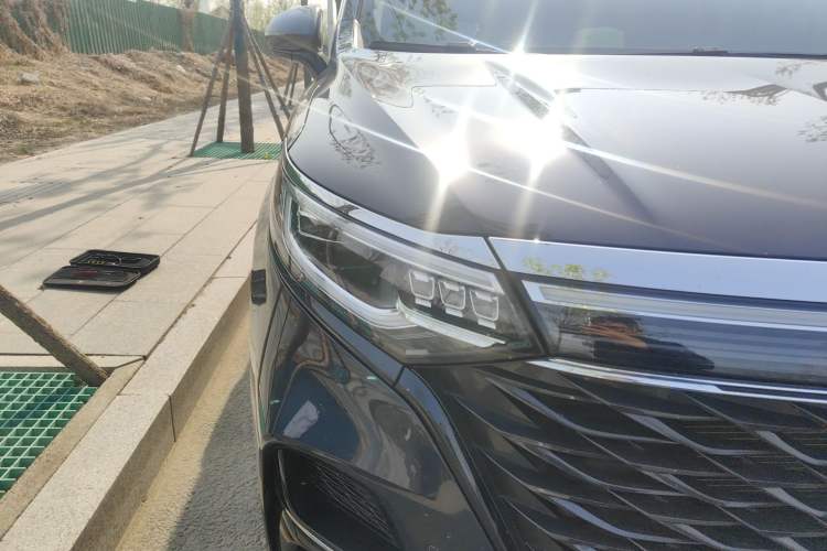 Used Roewe iMAX8 2021 400TGI Supreme Series Prestige Edition Right Front Headlight