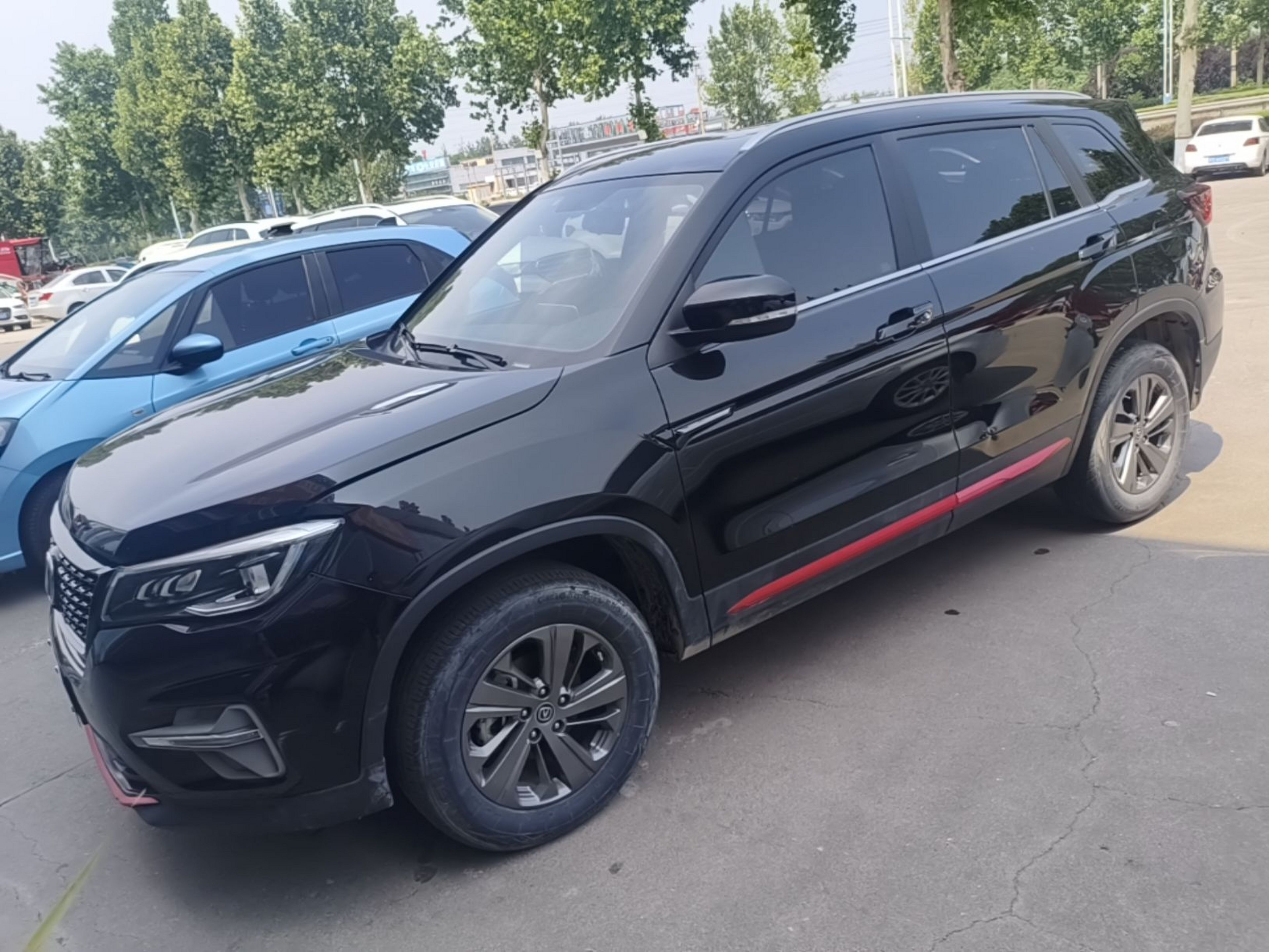 Под передней частью автомобиля