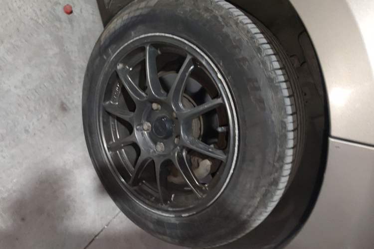 Used Renault Megane 2011 CC 2.0 Fashion Navigation Edition Right Front Wheel Hub