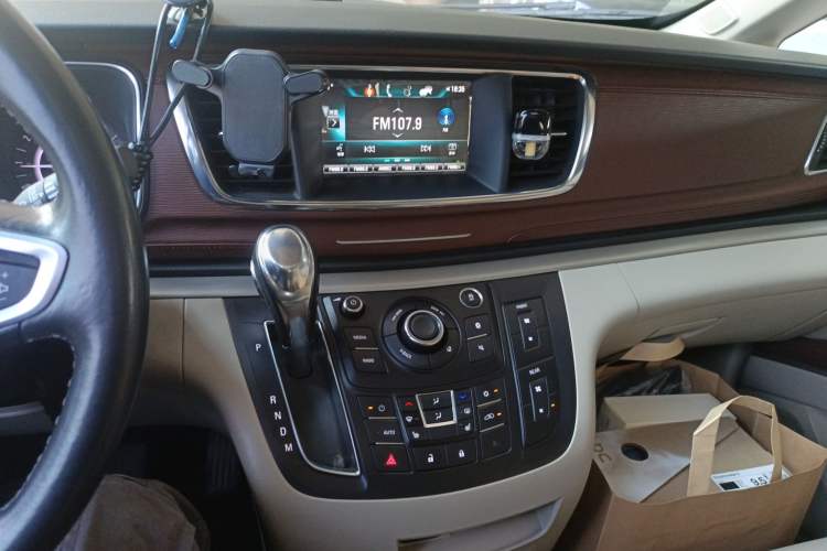 Used Buick GL8 2018 28T Prestige Version China VI Standard Audio And AC Panel