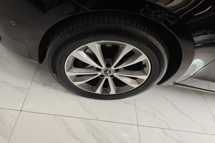 Used Mercedes-Benz V-Class 2021 V 260 Avantgarde Edition Left Front Wheel Hub