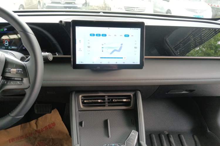 Used BYD Qin L 2024 DM-i 80KM Leading Model Audio And AC Panel