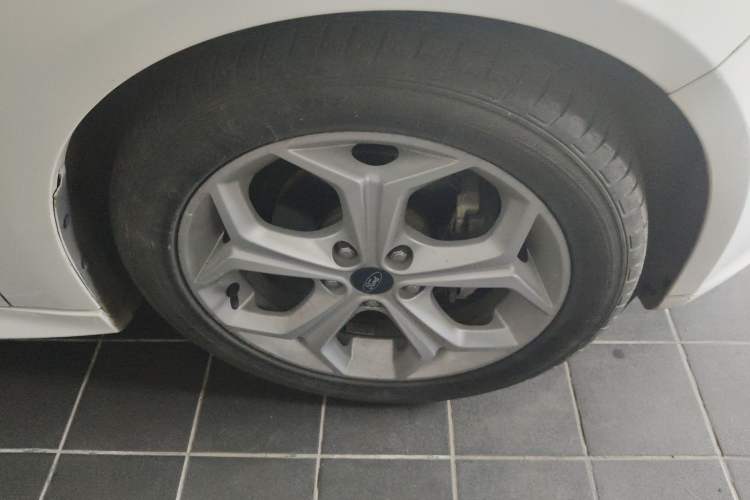 Used Ford Focus 2012 Hatchback 2.0L Automatic Luxury Sport Model Right Front Wheel Hub