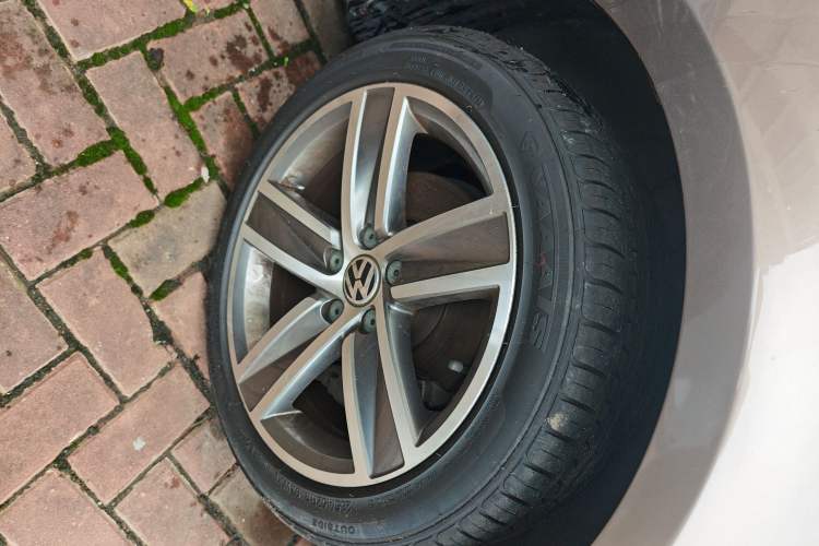 Used Volkswagen FAW-Volkswagen CC 2013 1.8TSI Luxury Model Right Front Wheel Hub