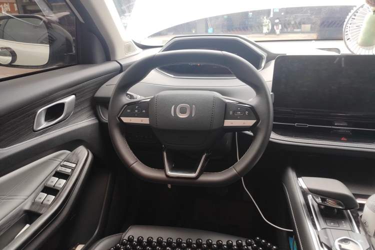 Used CHANGAN NEVO Q05 2024 Truly Delicious Version 125cc Superior Design CATL Steering Wheel
