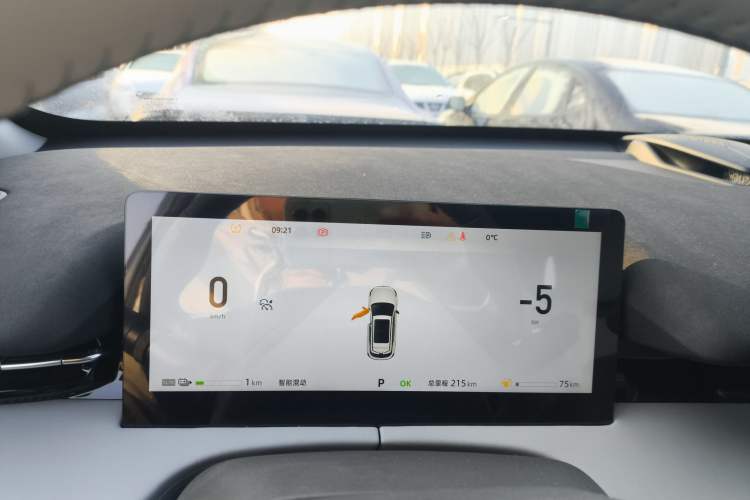 Used Changan UNI-Z New Energy 2025 Smart New Blue Whale 125km Battleship Edition
