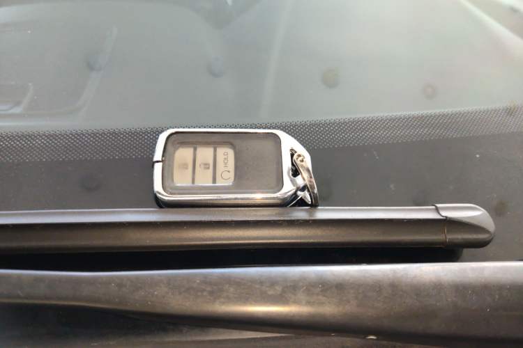 Used Honda CR-V 2017 240TURBO CVT Front-Wheel Drive Fashion Edition Vehicle Key