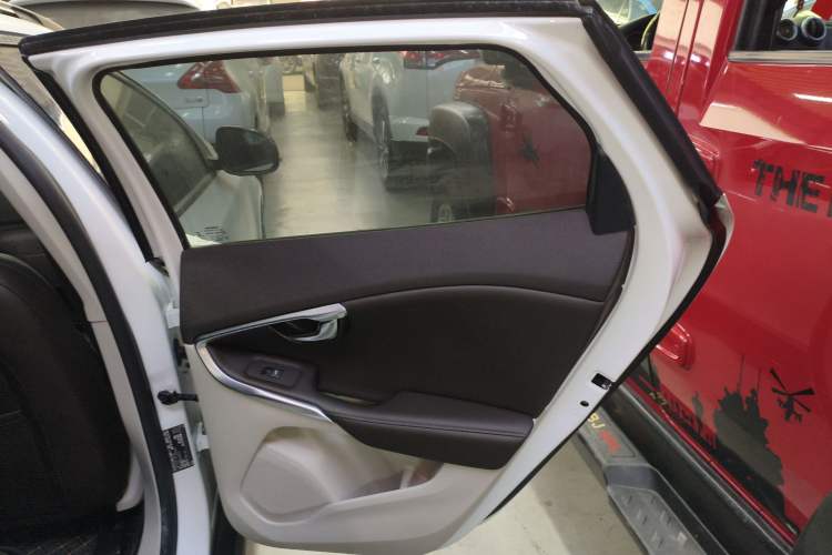 Used Volvo V40 2015 Cross Country T5 AWD Smart Luxury Edition