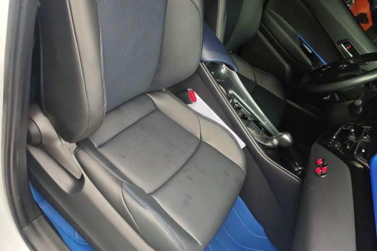 Used Toyota C-HR 2021 Dual-Motor 2.0L E-CVT Luxury Edition
