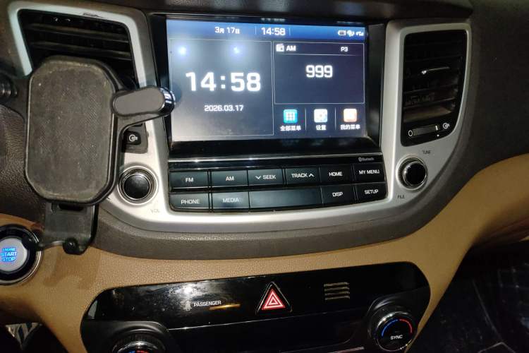 Used Hyundai Tucson 2015 1.6T Dual-Clutch Two-Wheel-Drive Smart Model Audio And AC Panel