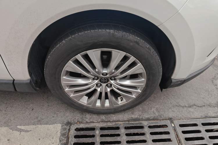 Used Toyota Harrier 2022 2.0L CVT Two-Wheel Drive Deluxe Edition Right Front Wheel Hub