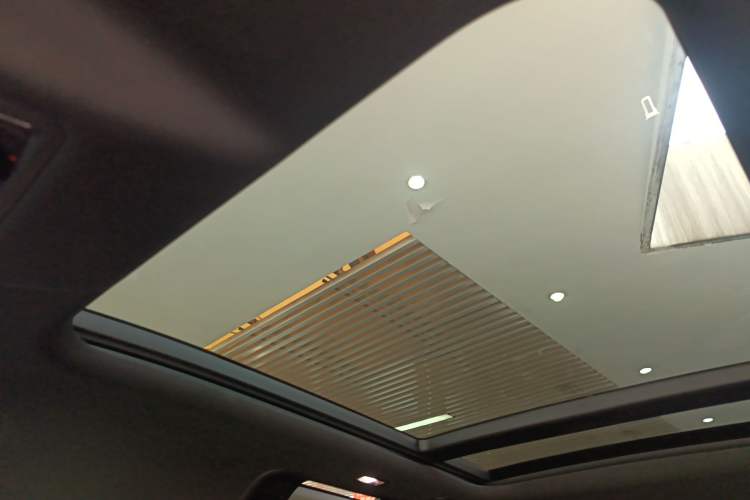 Used Land Rover Defender 2023 90 2.0T P300 X-DYNAMIC HSE
