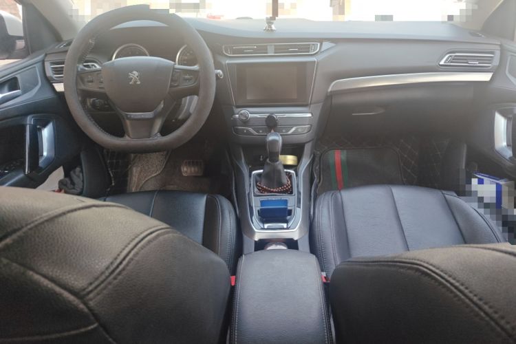 Used Peugeot 408 2014 1.8L Automatic Luxury Edition Center Console