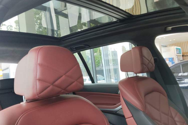 Used BMW X5 2023 xDrive 40Li Luxury Edition M Sport Night Vision Package
