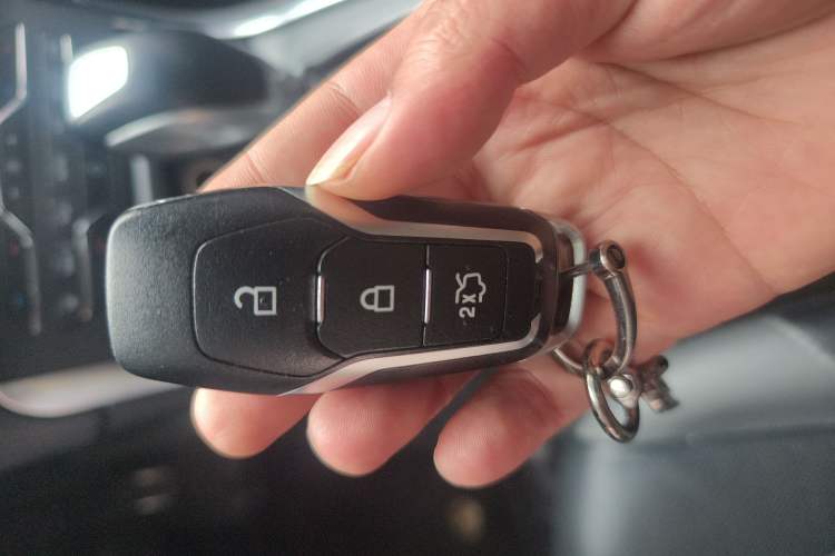 Used Ford Edge 2017 EcoBoost 245 Two-Wheel-Drive Sporty 7-Seater