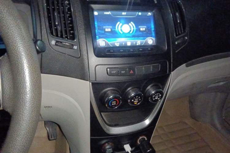 Used Geely Auto Vision 2015 1.5L Manual Elite Model Audio And AC Panel