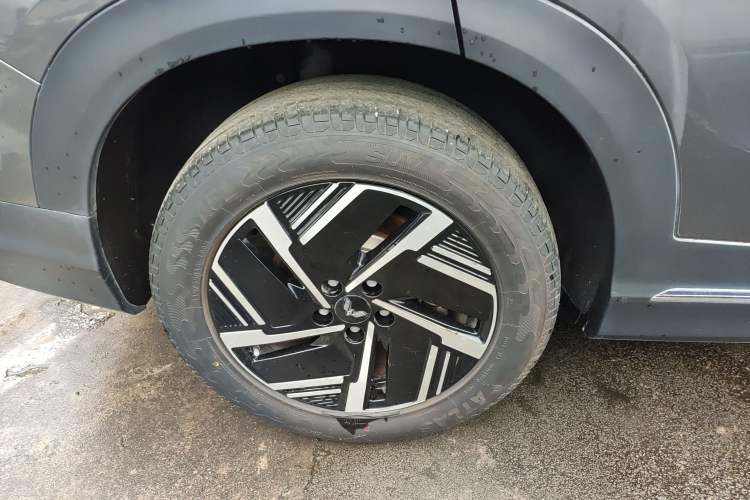 Used Wuling Xingguang S 2024 130 km Flagship Version Right Rear Wheel Hub
