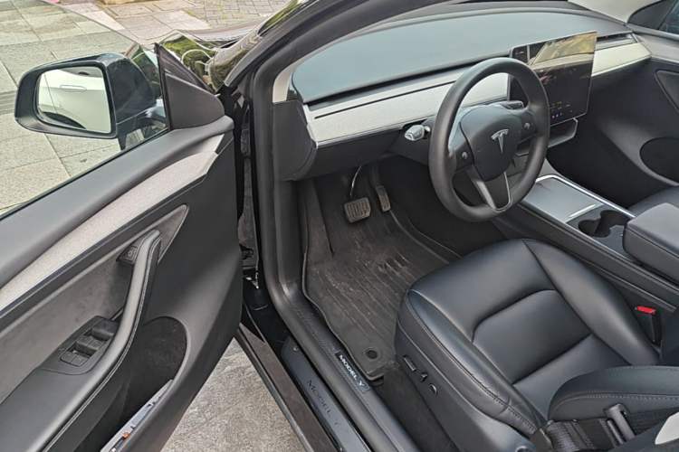 Used Tesla Model Y 2023 Rear-Wheel-Drive Version