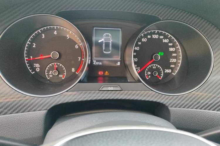 Used Volkswagen Golf Sportsvan 2016 230TSI Automatic Luxury Version
