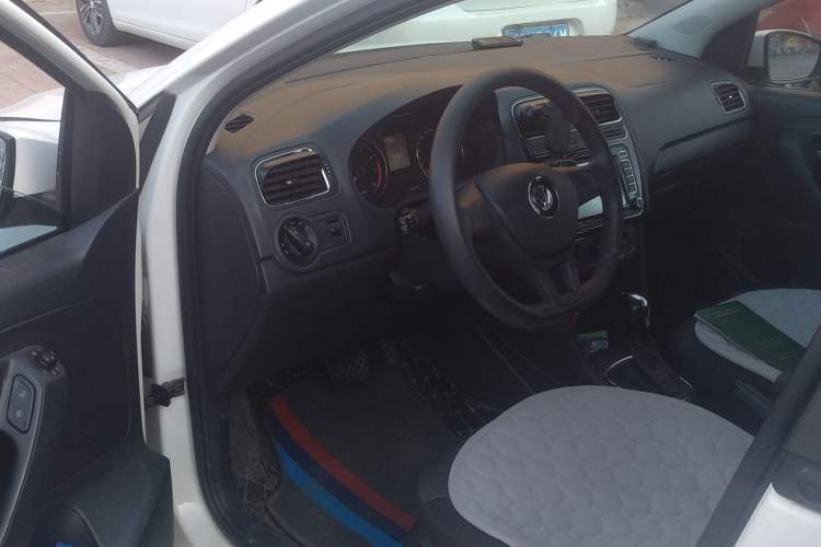 Used Volkswagen Polo 2014 1.6L Automatic Comfort Edition
